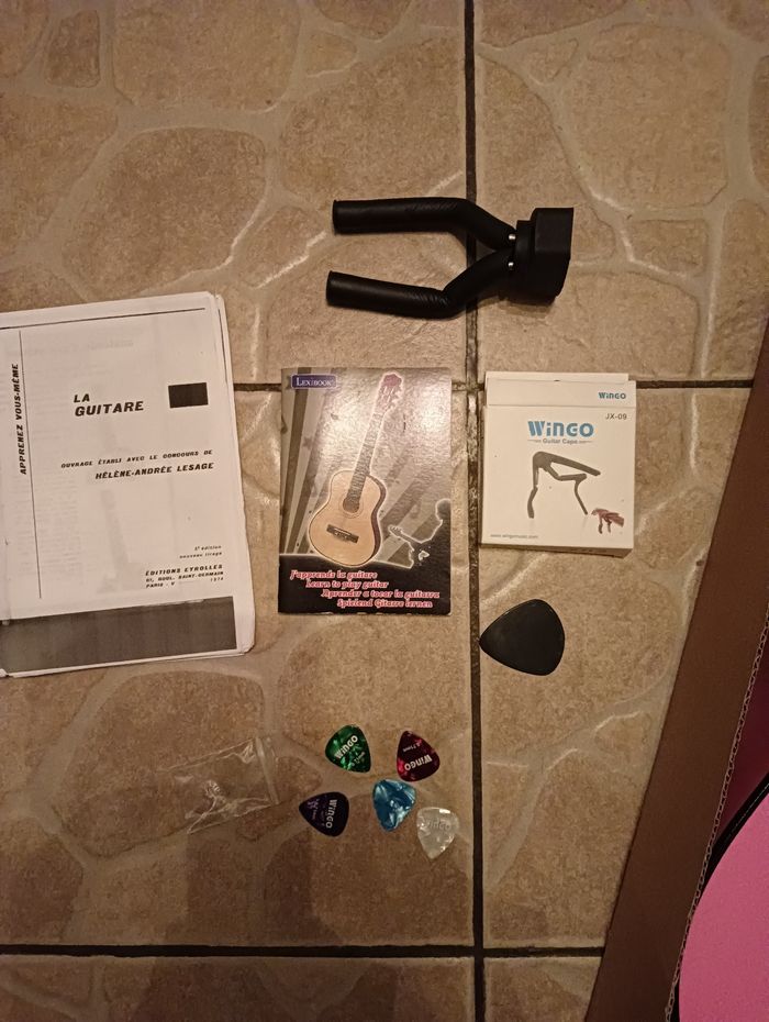 Guitare enfant avec accessoires - photo numéro 2