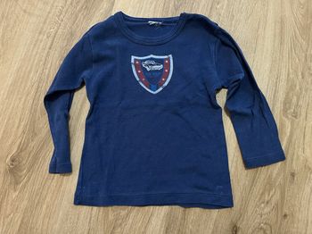 T shirt manches longues enfant couleur bleu marine petit bateau très bon état   Étiquette coupée, doit correspondre à du 3 ans