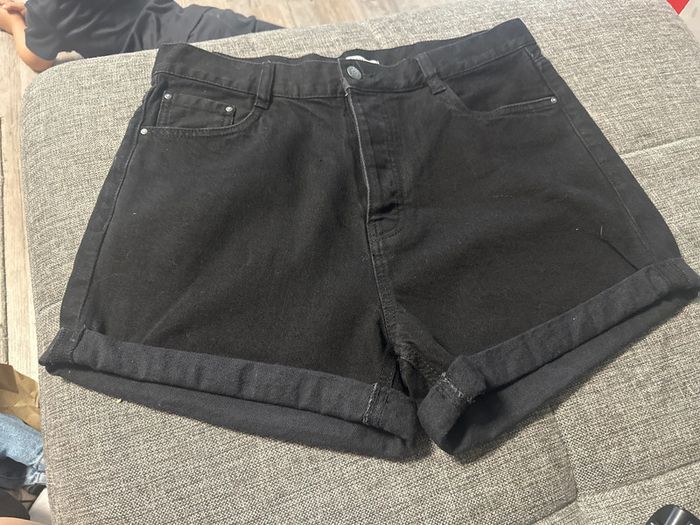 Short jeans taille 42