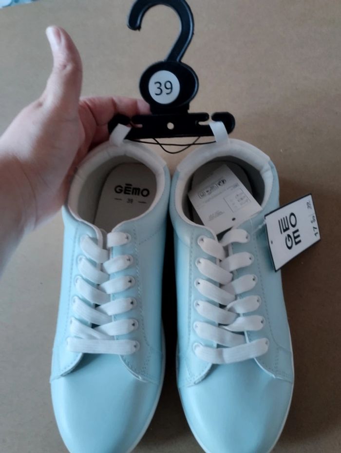 Basket NEUVE Taille 39 - photo numéro 3