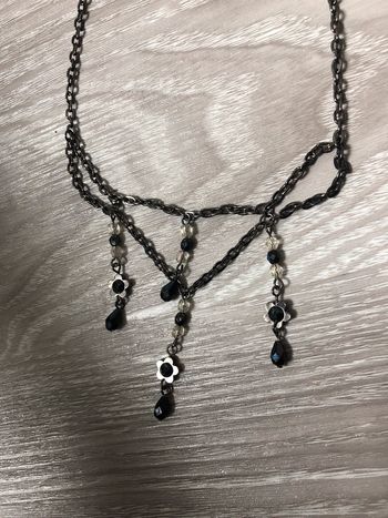 Collier noir pendant