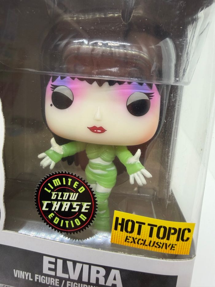 Funko Pop Elvira 542 Glow Chase Hot Topic 🇺🇸 - photo numéro 2