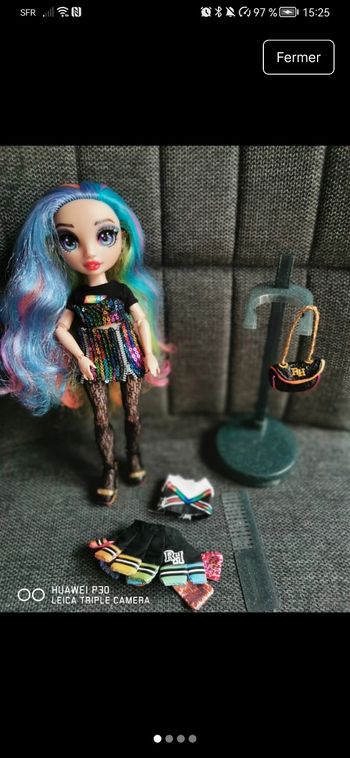 Poupée rainbow high 