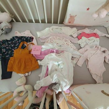 Lot 1 mois avec  bonnet, gants, ect..
