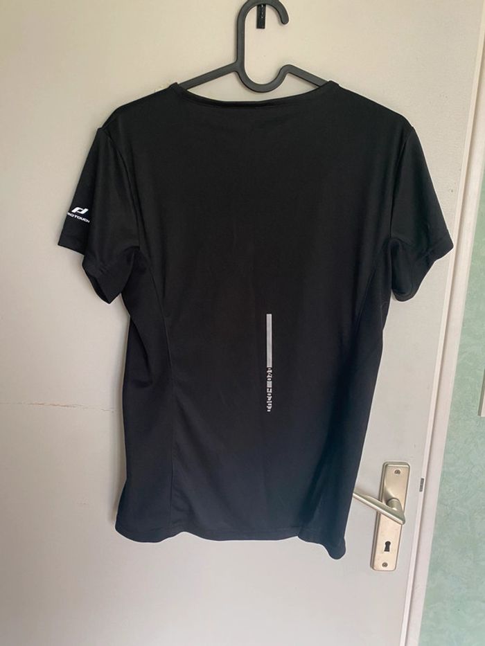 T-shirt noir de sport - photo numéro 2