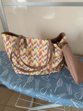 Cabas et sa pochette assortie simili cuir très sympa deux sac en un