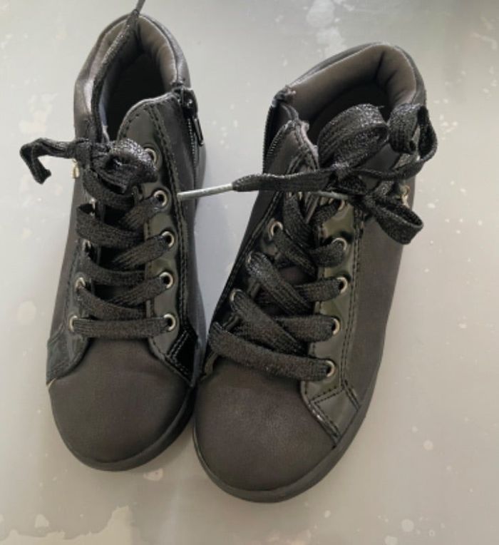 Belles chaussures fille T 30 Gémo noires