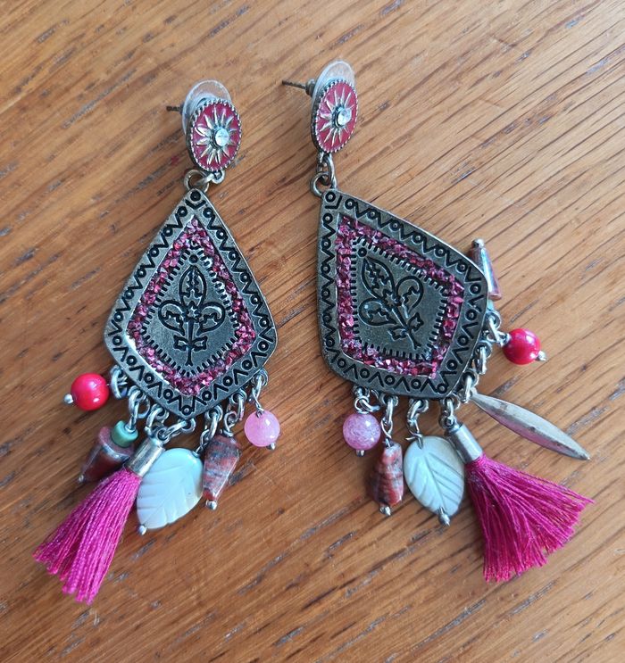 Boucles d'oreilles bohème chic.