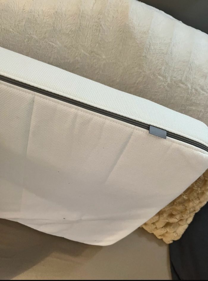 Matelas lit nouveau ne