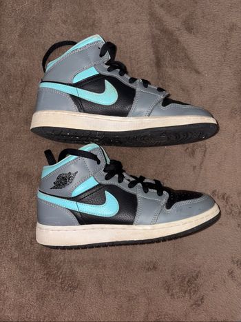 Baskets Nike Air Jordan grise et bleue taille 36,5.