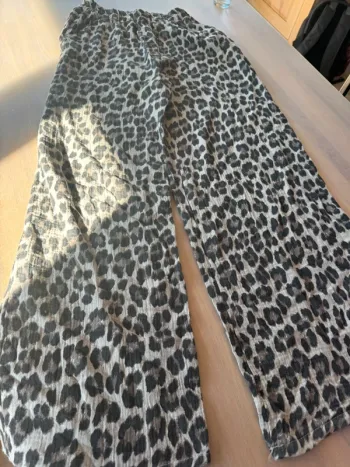 Pantalon léopard neuf TU