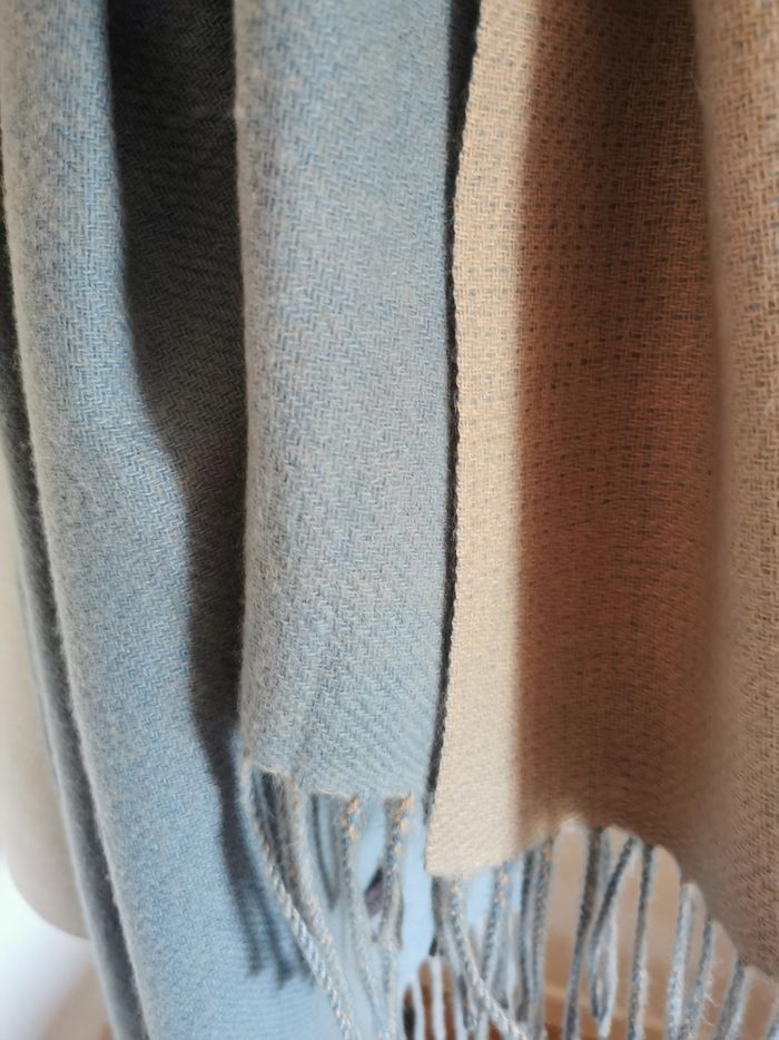 Grande écharpe beige et bleu clair Double M Milano - photo numéro 5