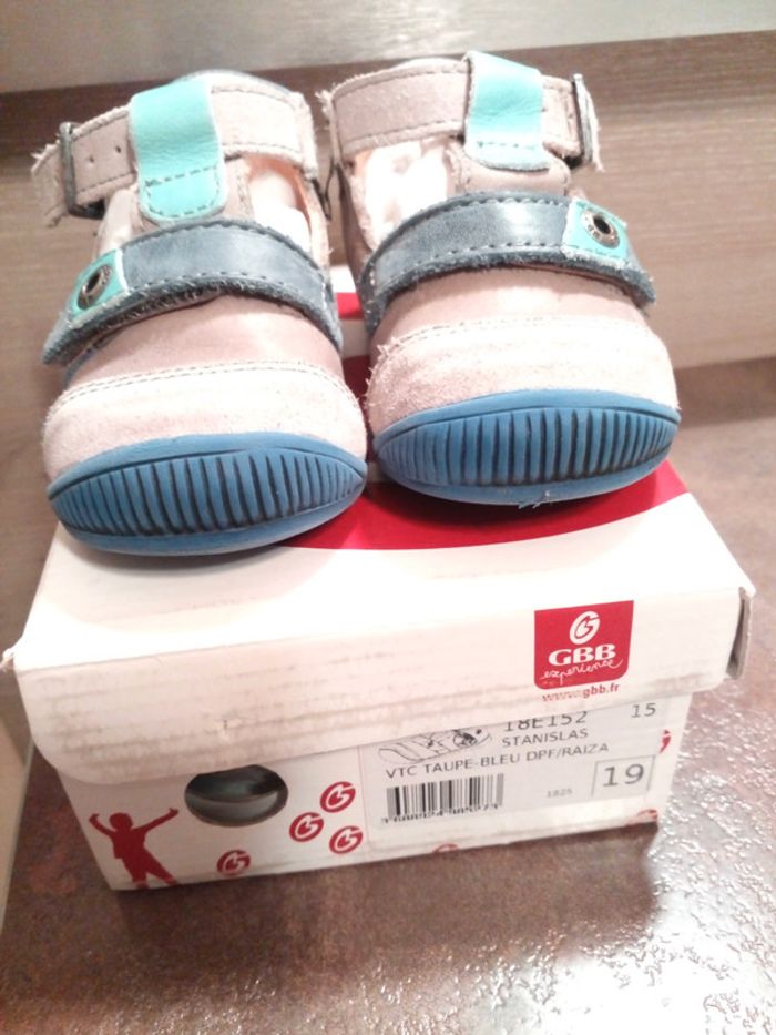 Chaussure taille 19 - photo numéro 2