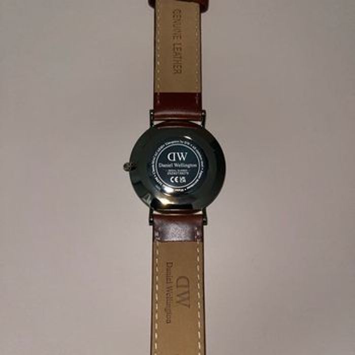 Montre Daniel Wellington 36mm neuve - photo numéro 2