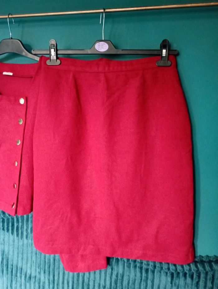 Joli tailleur hiver rouge cerise - photo numéro 4
