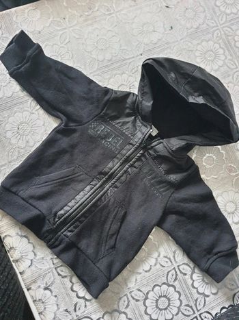 Petit gilet bi matière à capuche 6 mois