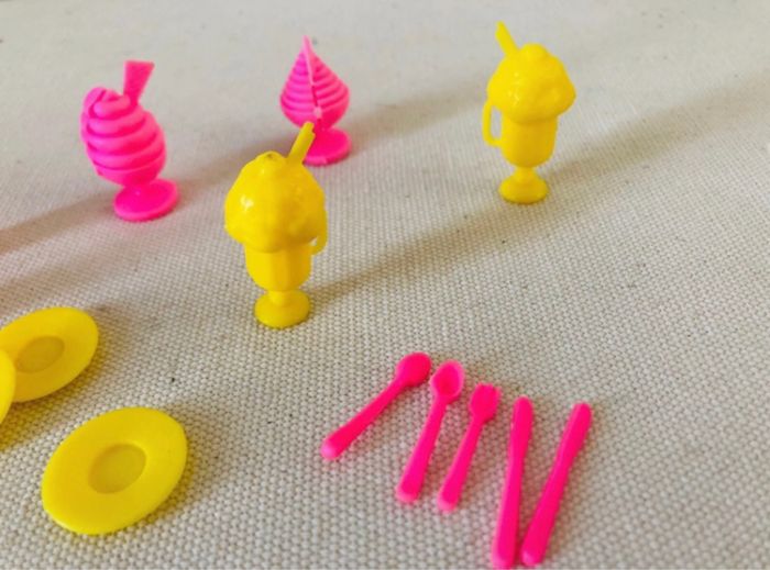 Lot de 14 objets barbie glacier glaces rose jaune - photo numéro 5