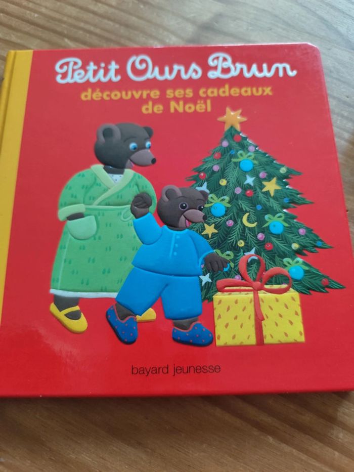 Petit ours brun noël