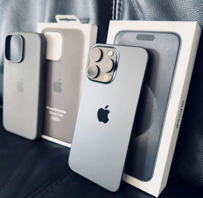iPhone 15 pro Max - photo numéro 2
