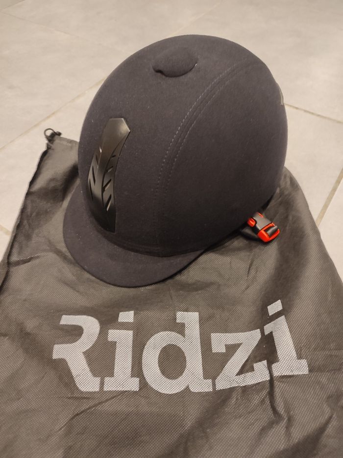 Casque d'équitation utilisé 2 fois - photo numéro 8
