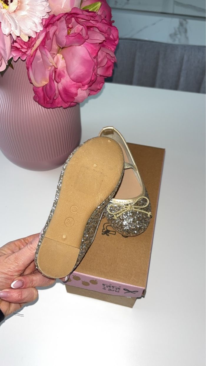 Ballerines paillettes fille • Pointure 24. - photo numéro 1