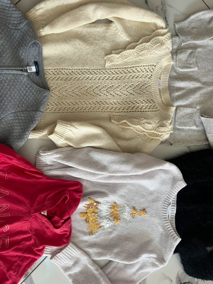 Lot de 8 pulls et gilets - photo numéro 4
