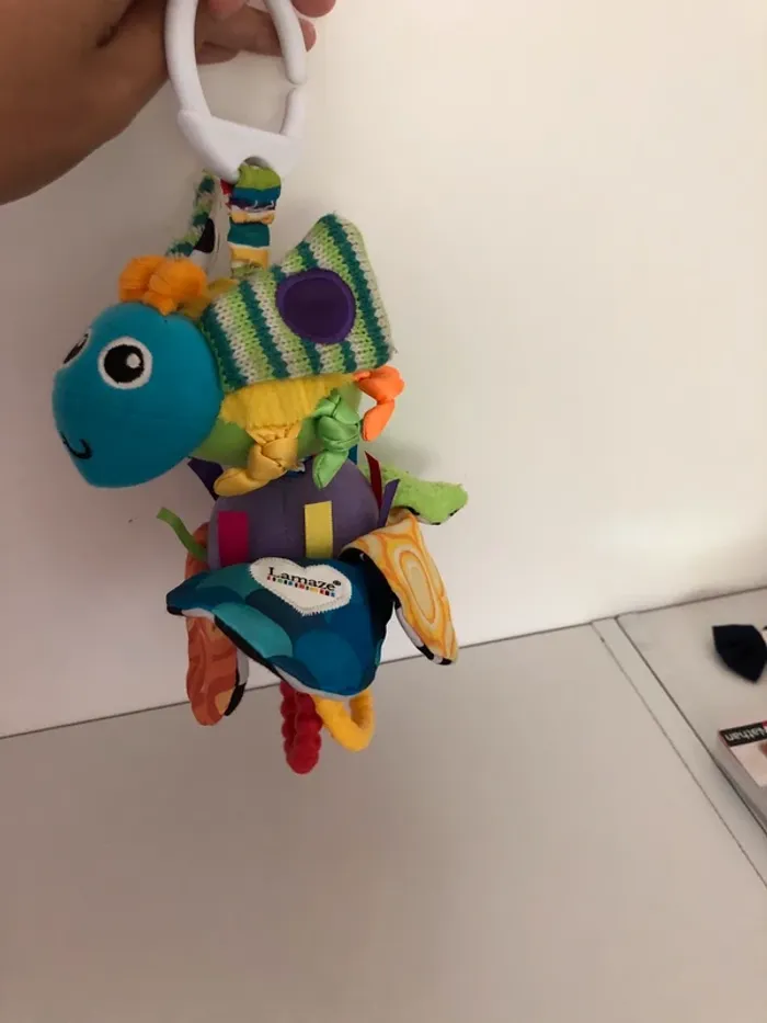 Jouet d’éveil / hover abeille vibrante Lamaze - photo numéro 4