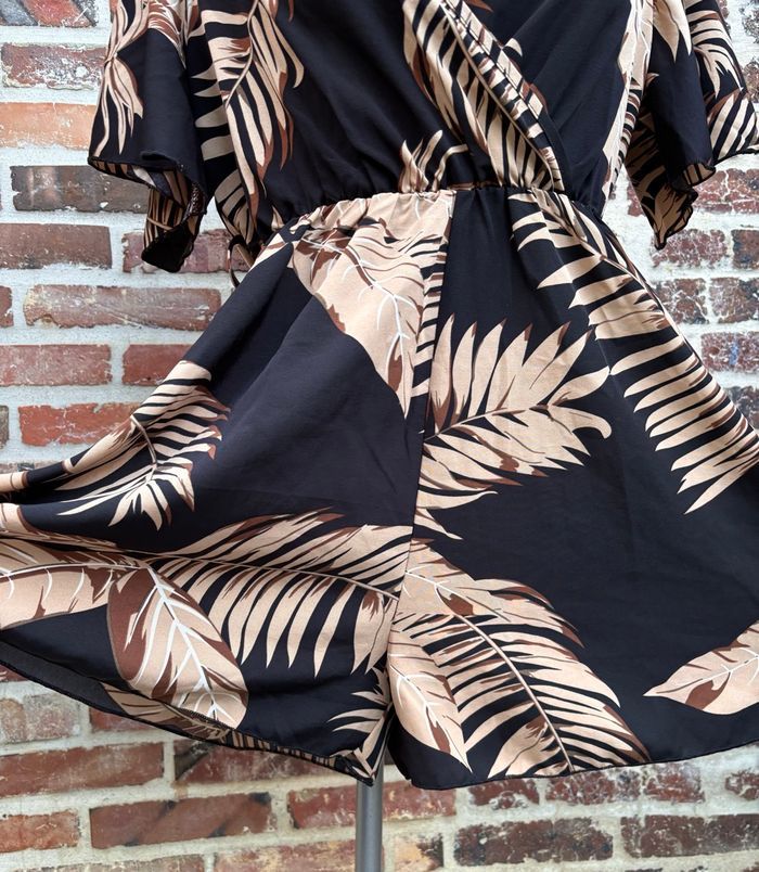 Combishort tropical décolleté V T38 • Shein - photo numéro 4