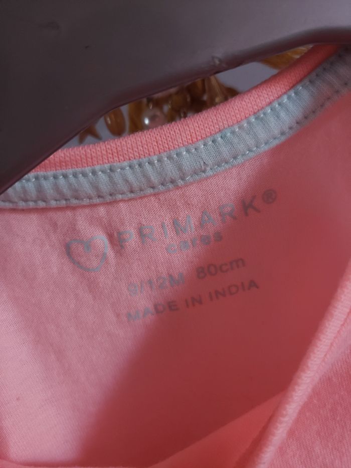 Teeshirt 🎀 Primark 9-12 mois 1€ - photo numéro 3