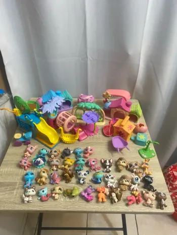 Lot de 36 petshops et accessoires divers - n78p