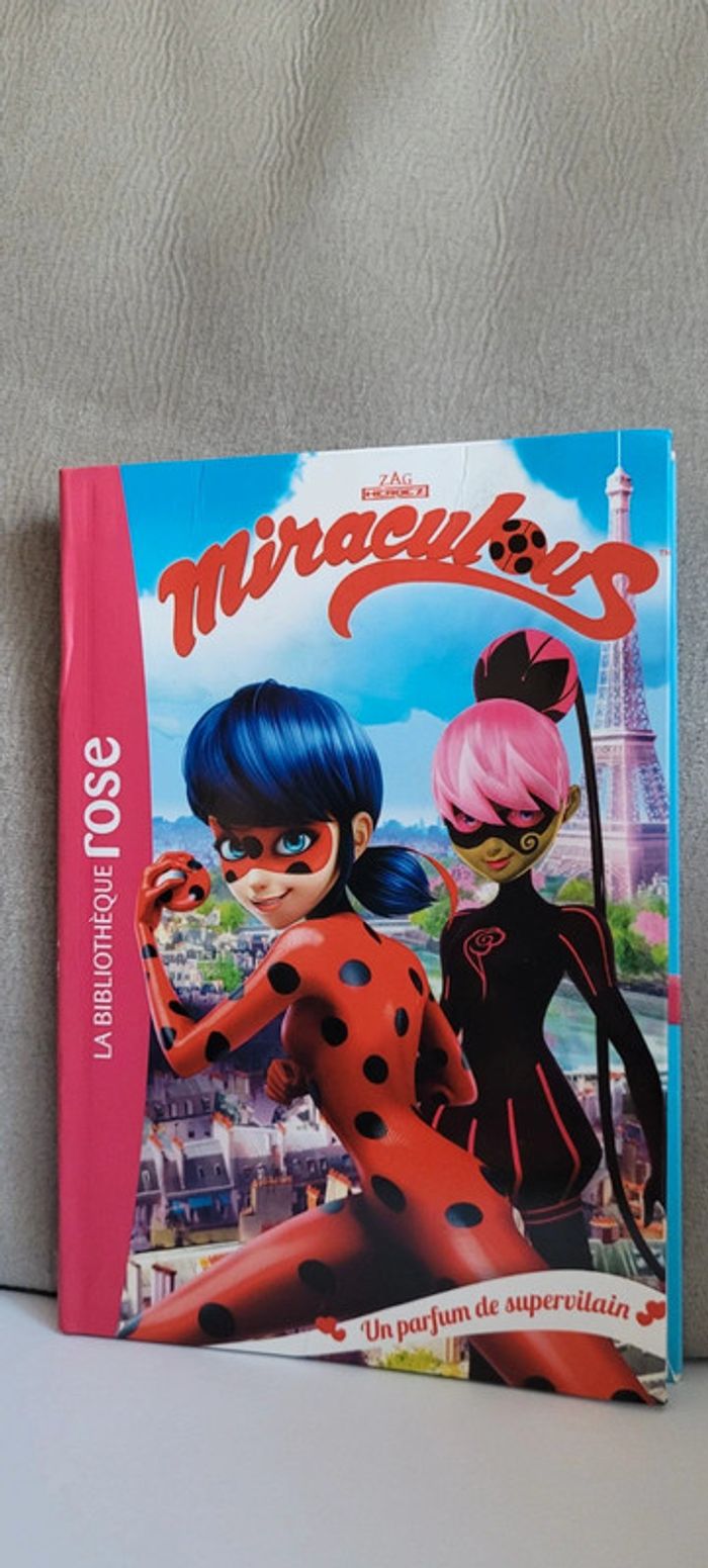 Lot 4 livres Miraculous - photo numéro 8