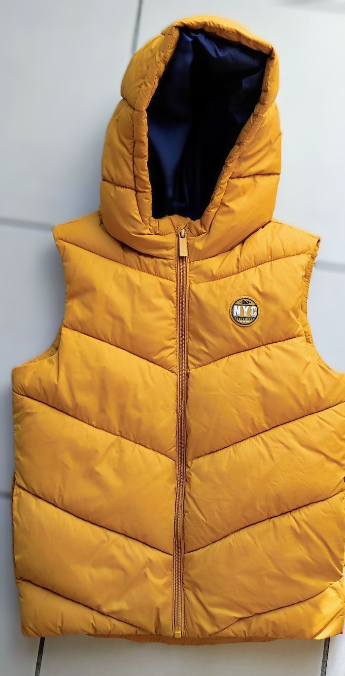 Doudoune sans manche avec capuche