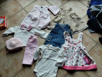 lot de 9 articles fille 6/9 et 6/12 mois