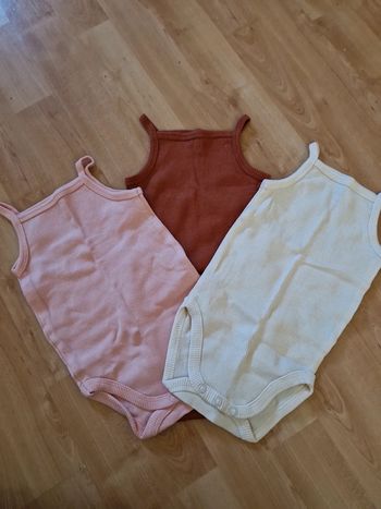 Lot 3 bodies bretelle 6mois