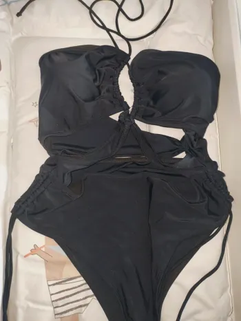Maillot de bain neuf sans étiquette taille Xl sexy liens