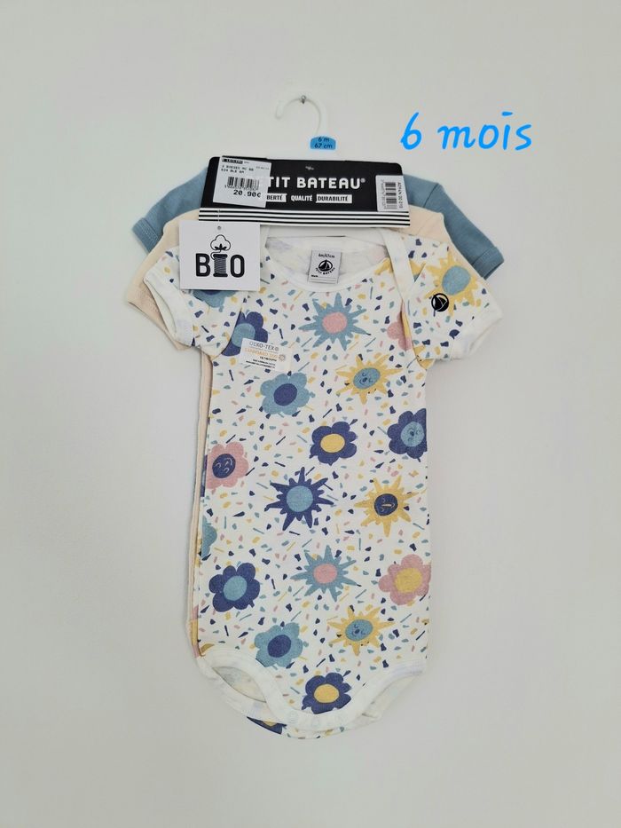 Lot de 3 bodies Petit Bateau 6M