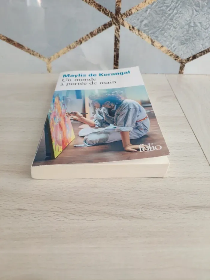 Livre poche un monde à portée de main Kerangal - photo numéro 2