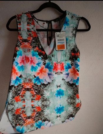 Haut , débardeur fleuries Zara taille XS 💖