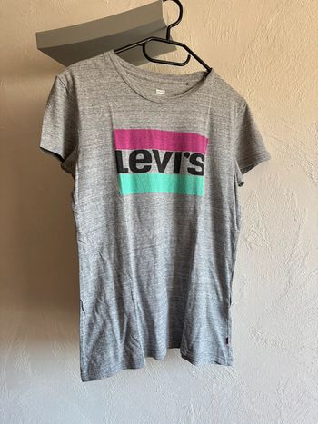 T-shirt levis