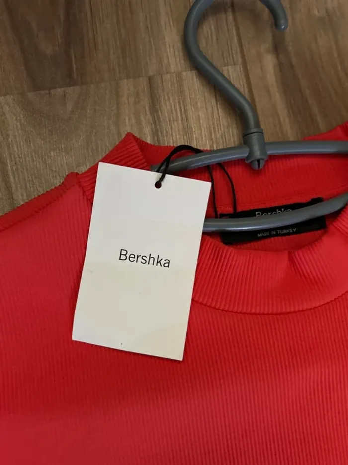 Robe neuve moulante corail - photo numéro 2