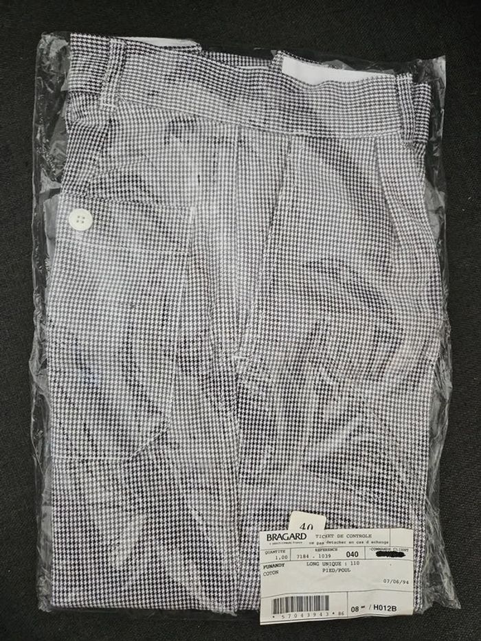 Pantalon de cuisinier.
Bragard.
Taille : 40.
Neuf, mais petite tache à l'intérieur (voir photos).