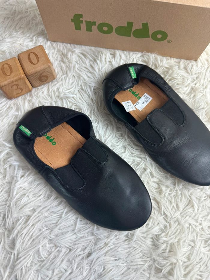 Paire de chaussons en cuir noir Froddo taille 36 - photo numéro 2