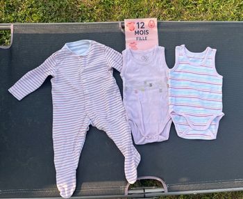 Lot 1 pyjama + 2 bodies