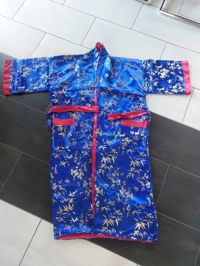 Kimono en soie neuf - photo numéro 2