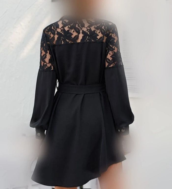 Robe noir et dentelle - photo numéro 2