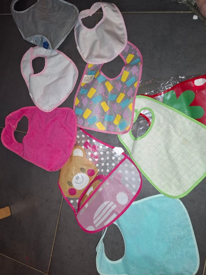 Lot bavoirs - photo numéro 2