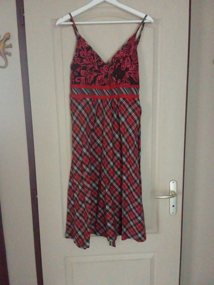 Robe col V style carreaux écossais taille 40