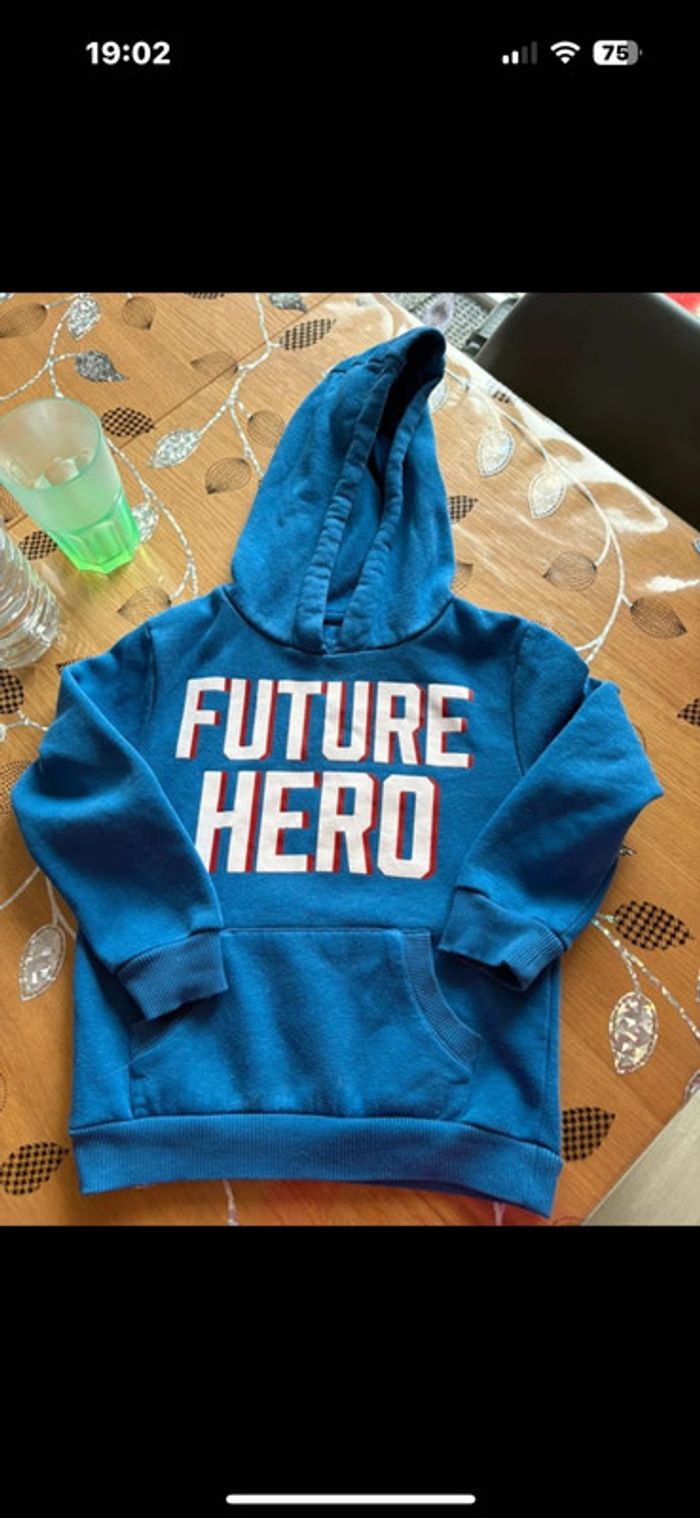 Pull à capuche 5-6 ans