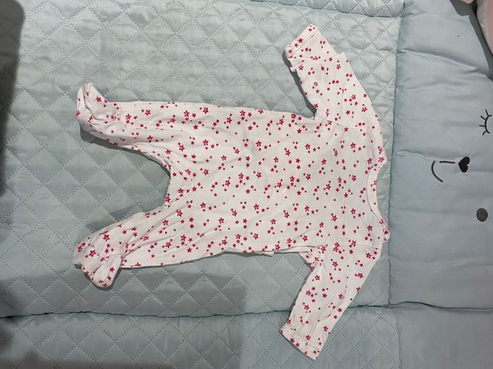 Pyjamas 1 mois - photo numéro 4