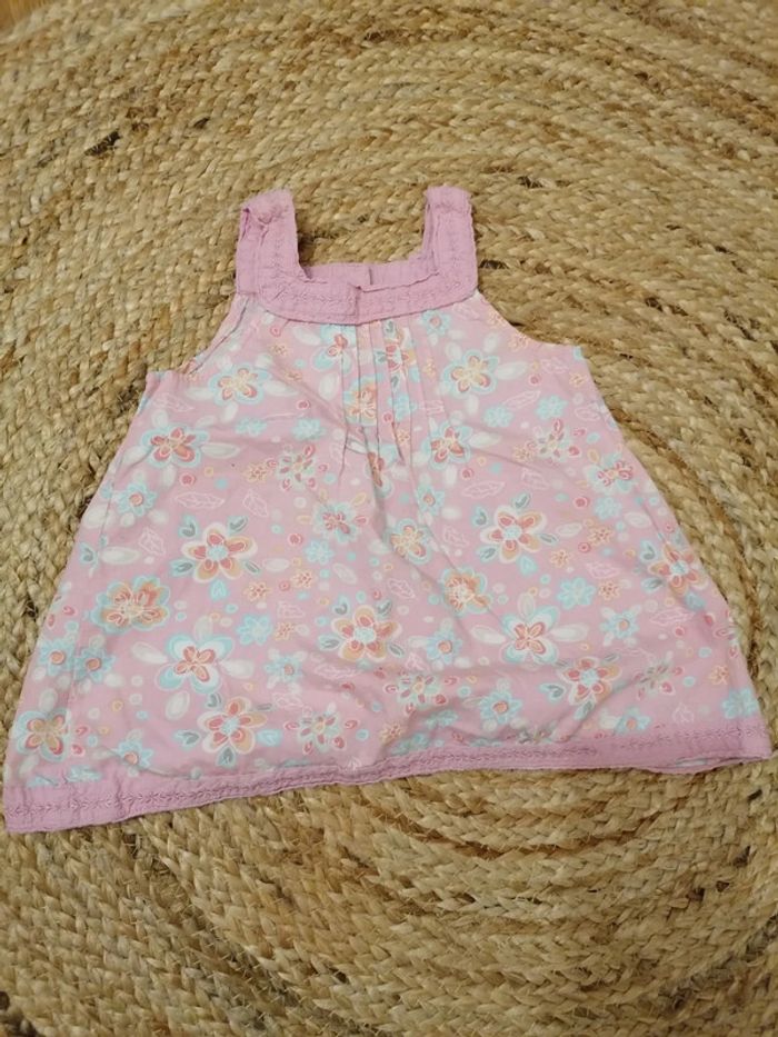 Robe rose à fleurs